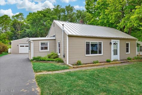 10 Westbrook Drive Nassau NY 12123