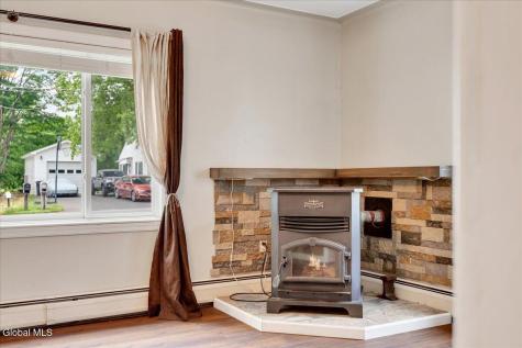 10 Westbrook Drive Nassau NY 12123