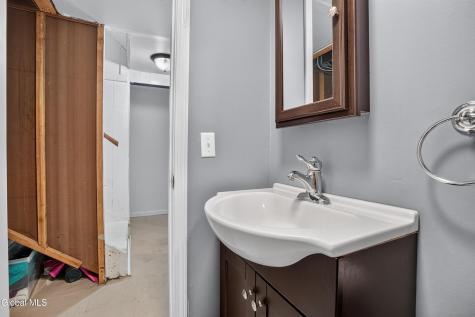 142 Fernbank Avenue Delmar NY 12054