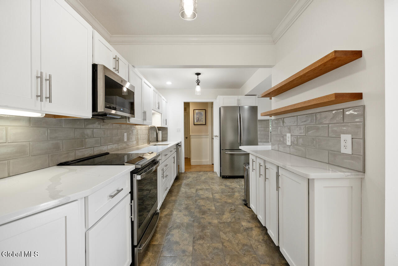 1 Lakeview Drive Gansevoort NY 12831