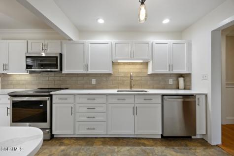 1 Lakeview Drive Gansevoort NY 12831