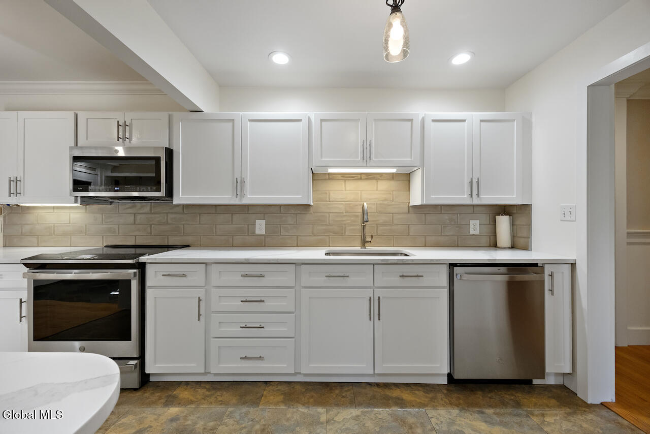 1 Lakeview Drive Gansevoort NY 12831