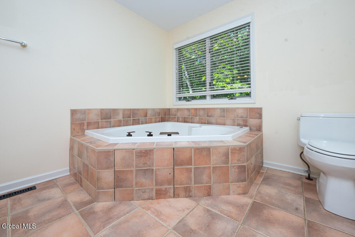 22 E Claremont Drive Voorheesville NY 12186