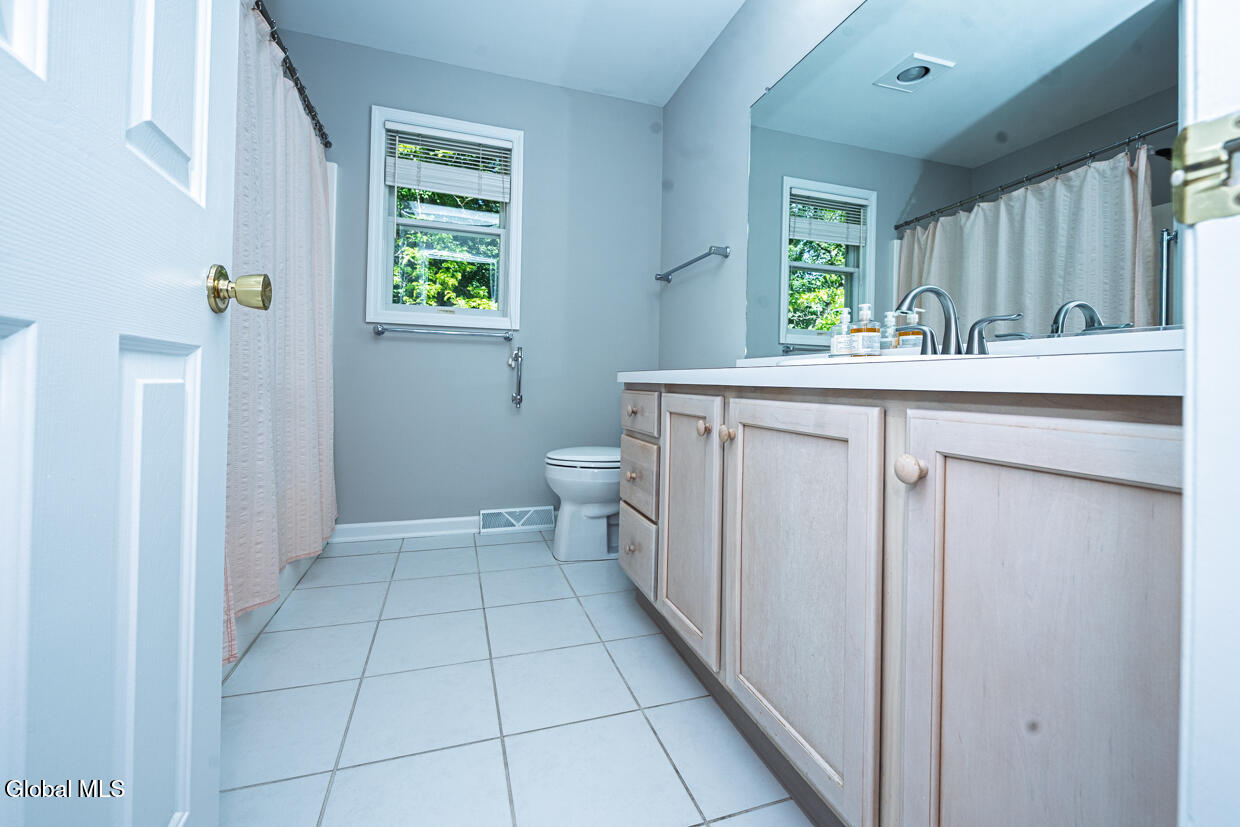 22 E Claremont Drive Voorheesville NY 12186