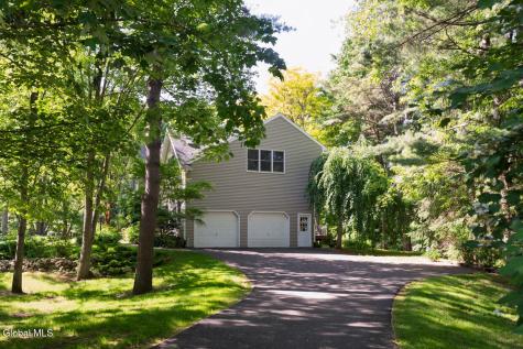 22 E Claremont Drive Voorheesville NY 12186