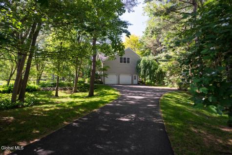 22 E Claremont Drive Voorheesville NY 12186