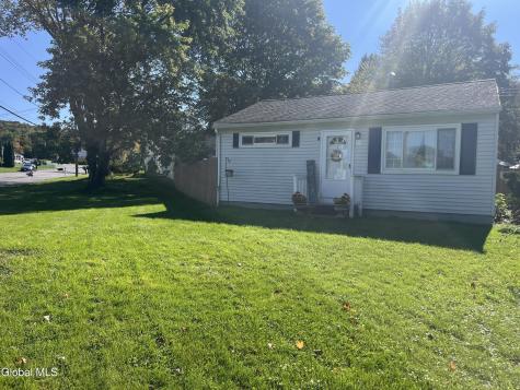 33 Plaske Drive Schenectady NY 12309