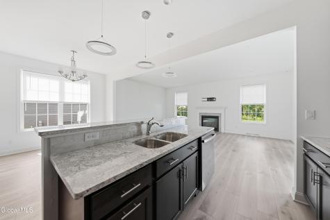 27 Wheatfield Way Clifton Park NY 12118