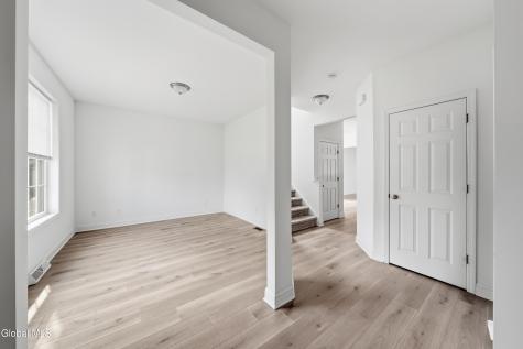 27 Wheatfield Way Clifton Park NY 12118