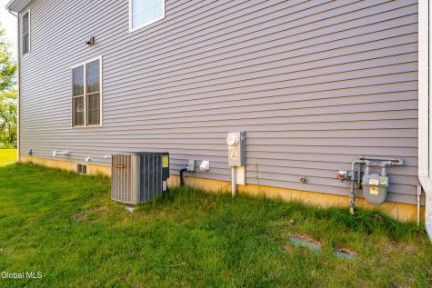 27 Wheatfield Way Clifton Park NY 12118