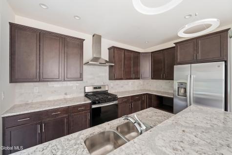 27 Wheatfield Way Clifton Park NY 12118