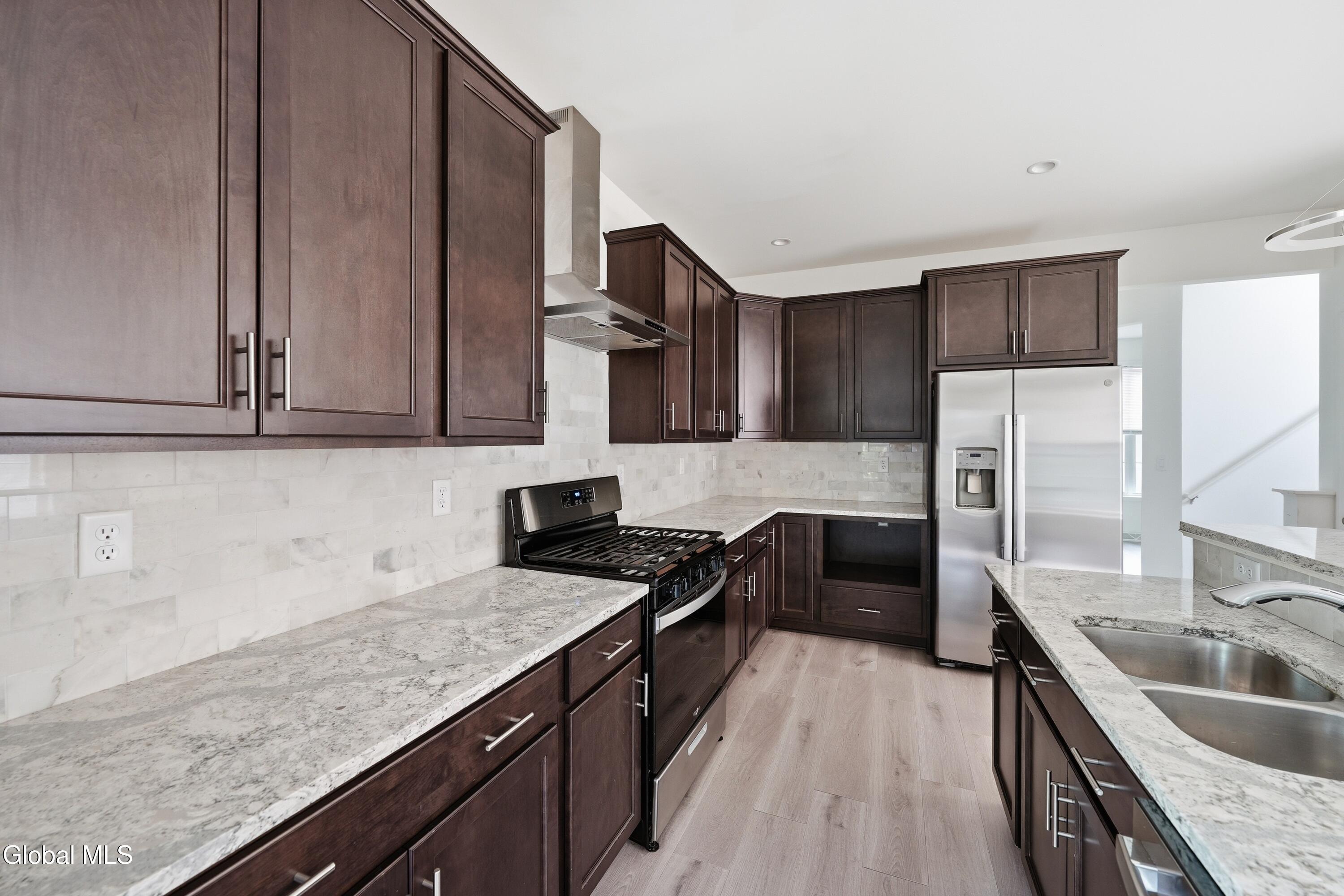 27 Wheatfield Way Clifton Park NY 12118