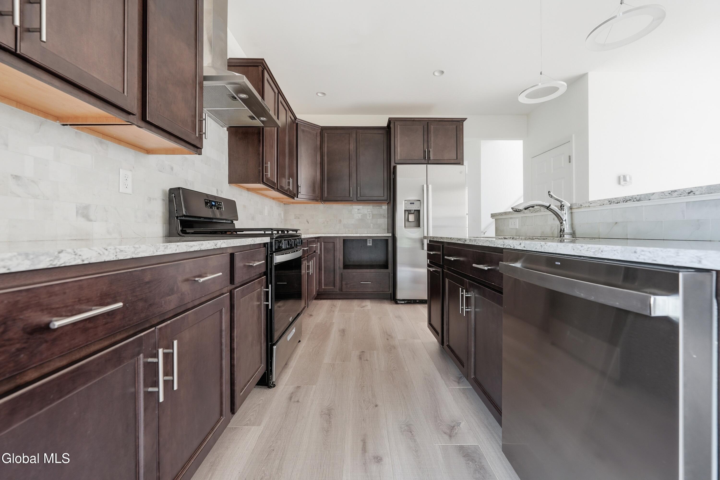 27 Wheatfield Way Clifton Park NY 12118