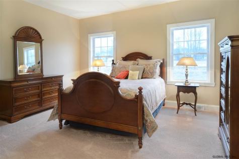 86 Lakepointe Way Saratoga Springs NY 12866