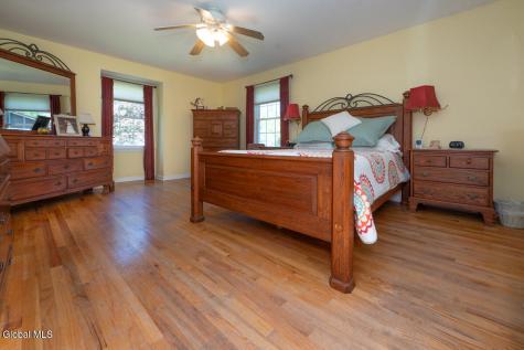 573 Jefferson Court Guilderland NY 12084