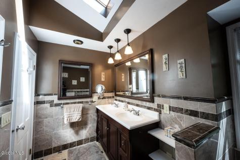 573 Jefferson Court Guilderland NY 12084