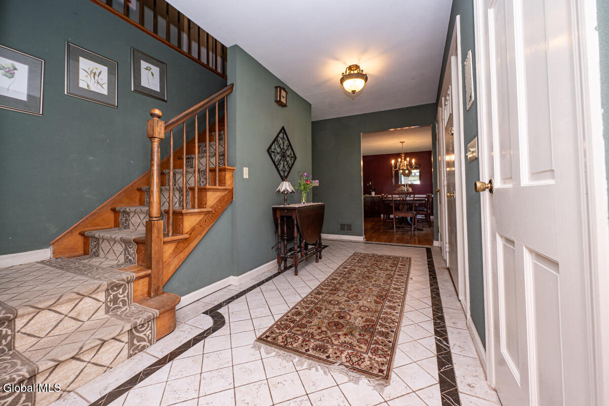 573 Jefferson Court Guilderland NY 12084