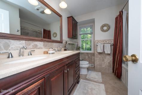573 Jefferson Court Guilderland NY 12084