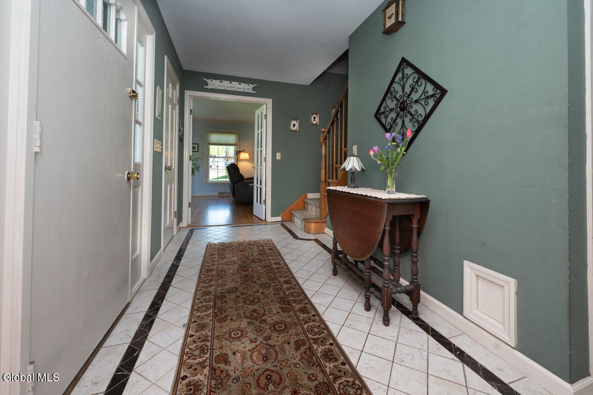 573 Jefferson Court Guilderland NY 12084