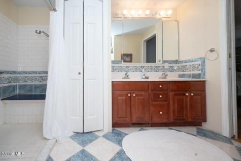 573 Jefferson Court Guilderland NY 12084