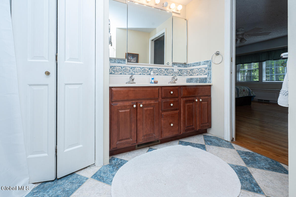 573 Jefferson Court Guilderland NY 12084