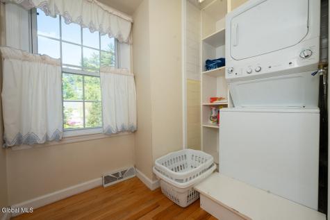 573 Jefferson Court Guilderland NY 12084