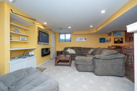573 Jefferson Court Guilderland NY 12084