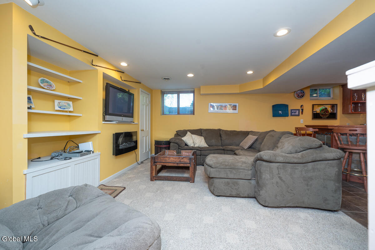 573 Jefferson Court Guilderland NY 12084