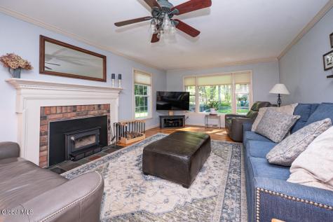 573 Jefferson Court Guilderland NY 12084