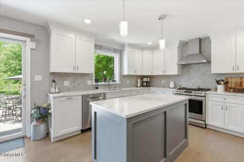 48 Egmont Court Delmar NY 12054