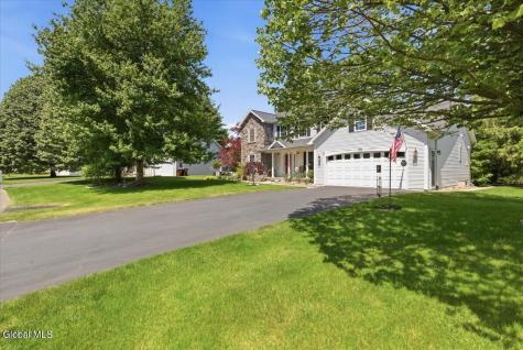 48 Egmont Court Delmar NY 12054
