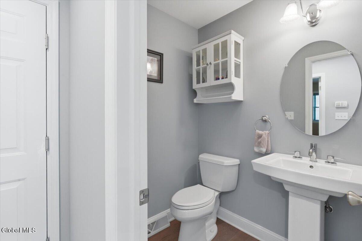 48 Egmont Court Delmar NY 12054