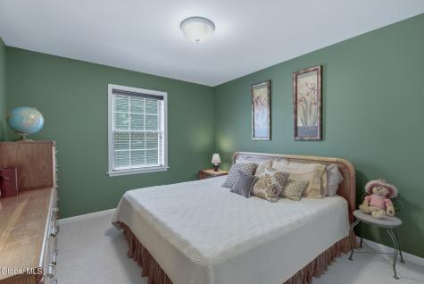 48 Egmont Court Delmar NY 12054