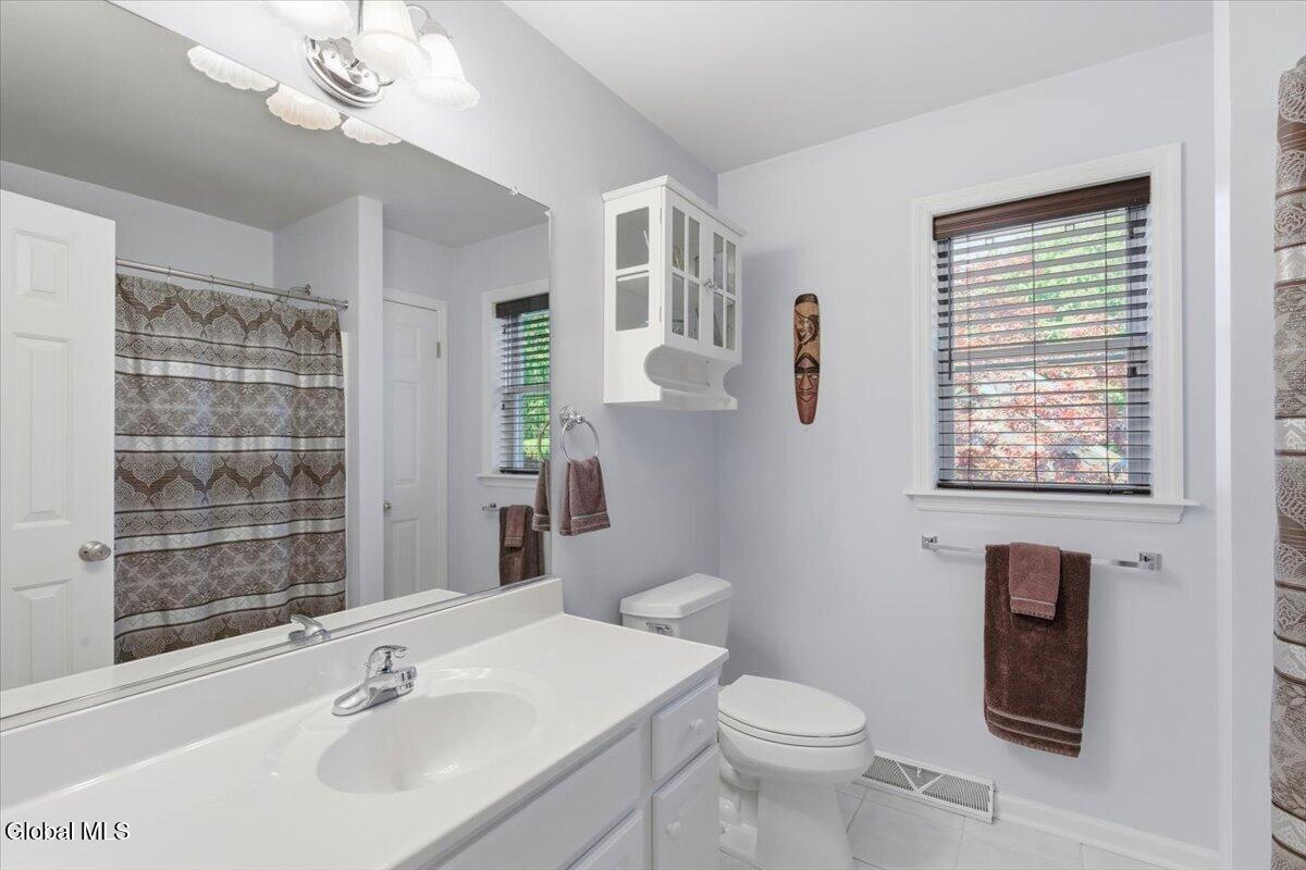 48 Egmont Court Delmar NY 12054