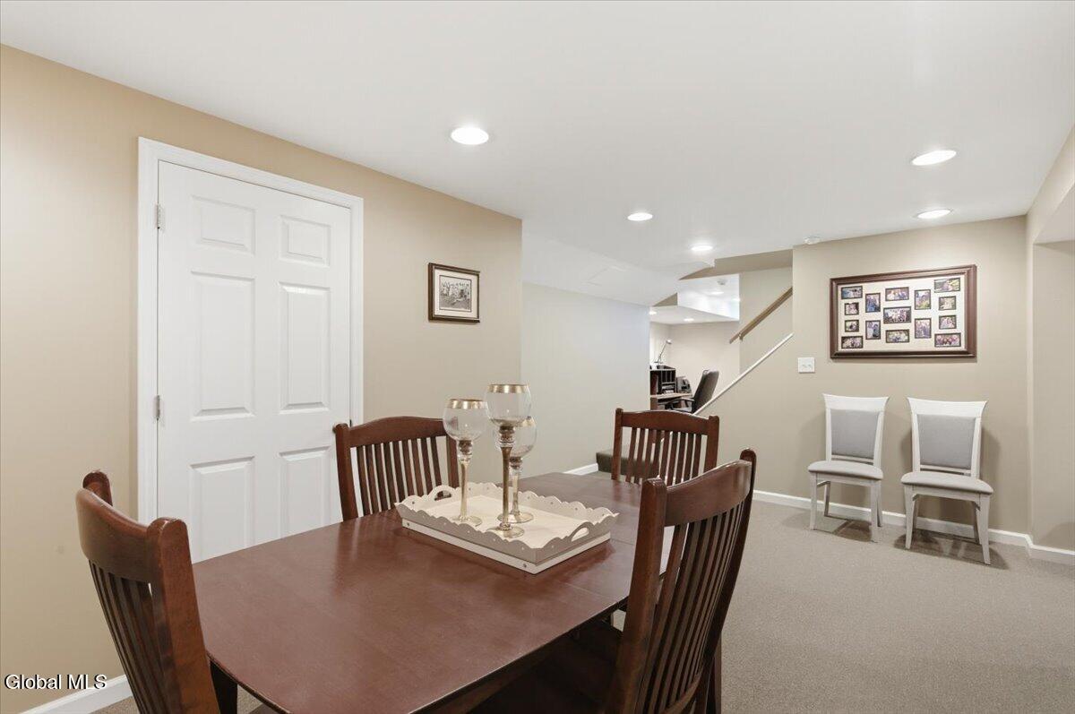 48 Egmont Court Delmar NY 12054