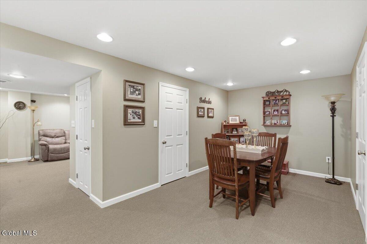 48 Egmont Court Delmar NY 12054
