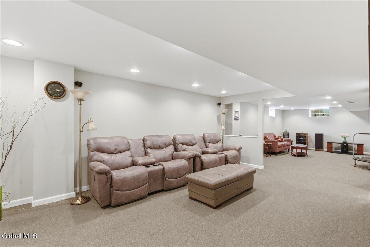 48 Egmont Court Delmar NY 12054