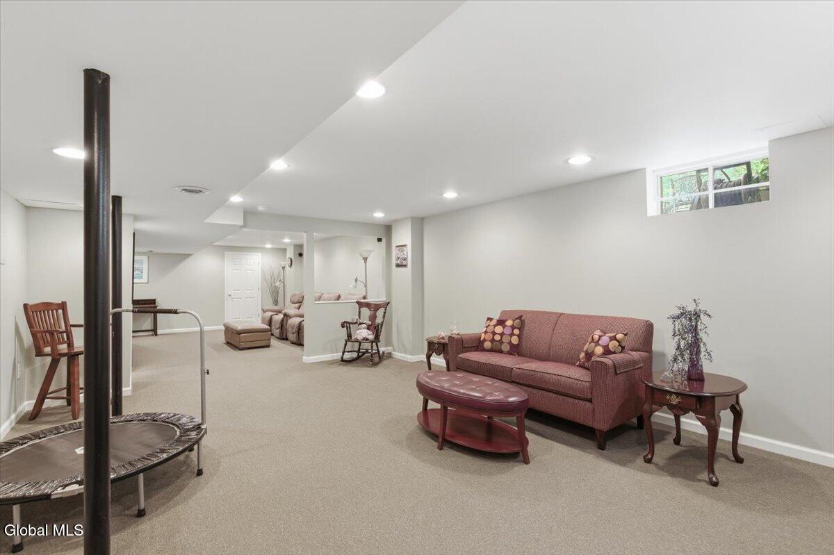 48 Egmont Court Delmar NY 12054