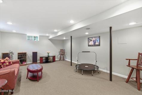48 Egmont Court Delmar NY 12054