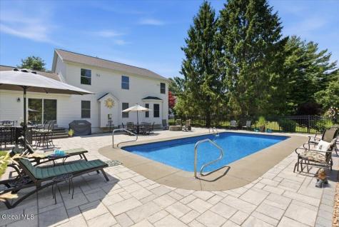 48 Egmont Court Delmar NY 12054