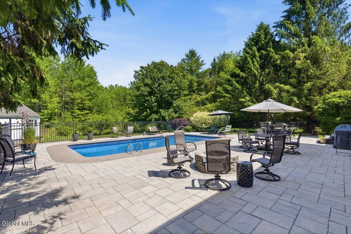 48 Egmont Court Delmar NY 12054