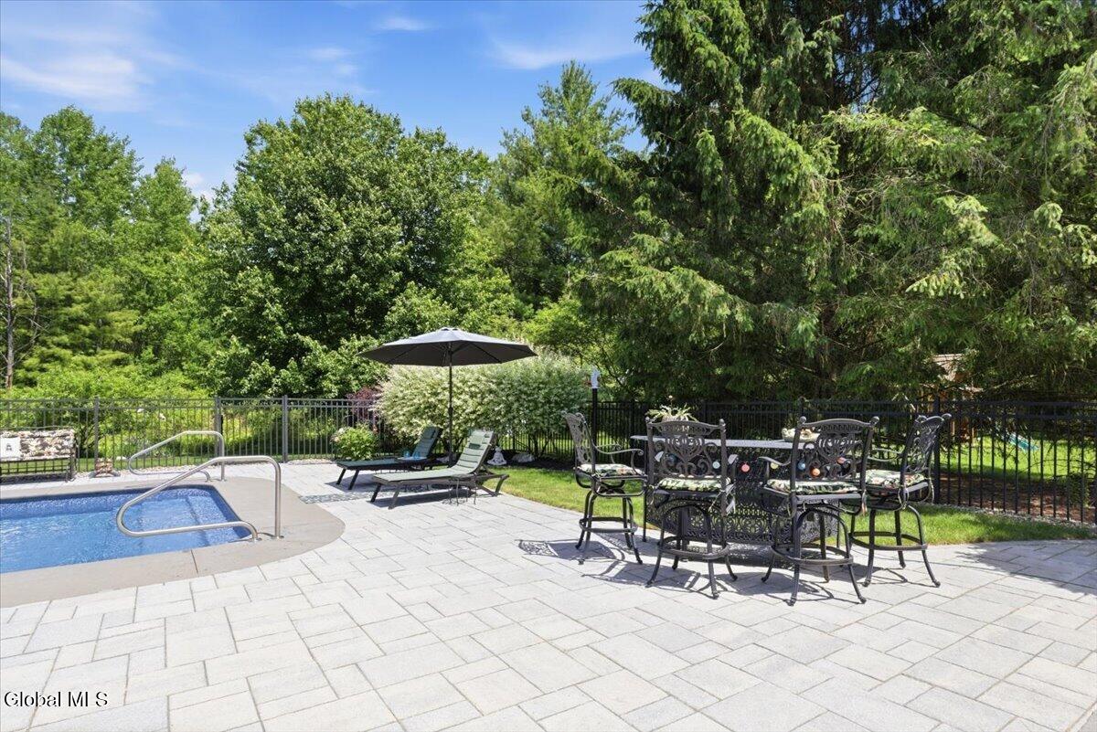 48 Egmont Court Delmar NY 12054