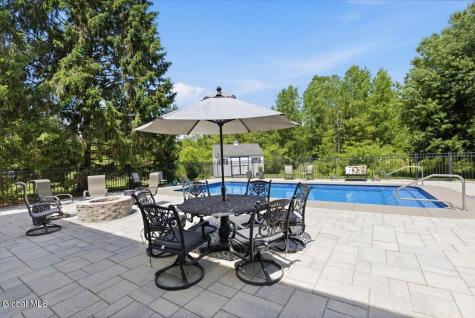 48 Egmont Court Delmar NY 12054