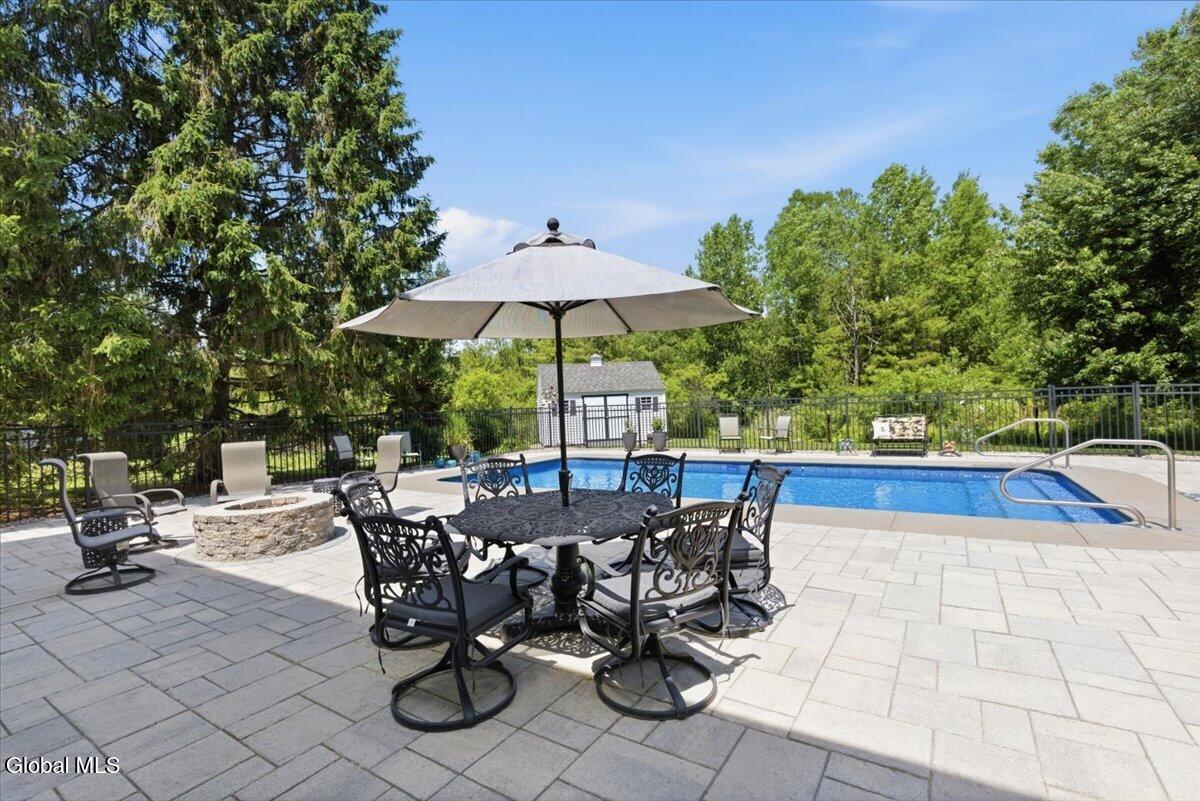 48 Egmont Court Delmar NY 12054