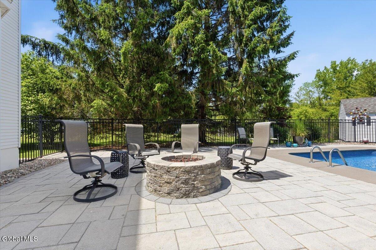 48 Egmont Court Delmar NY 12054