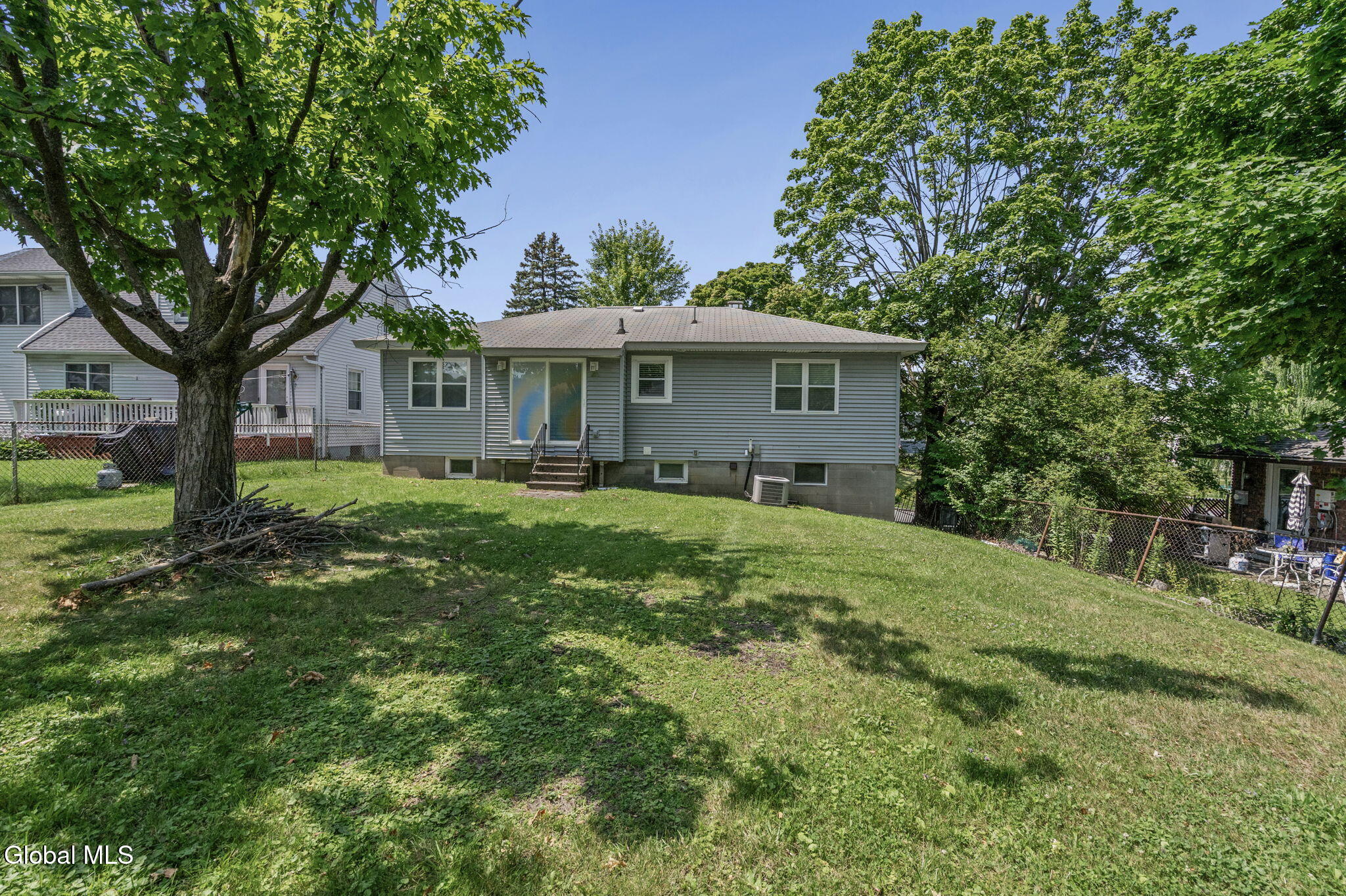 25 Edgecomb Street Albany NY 12209