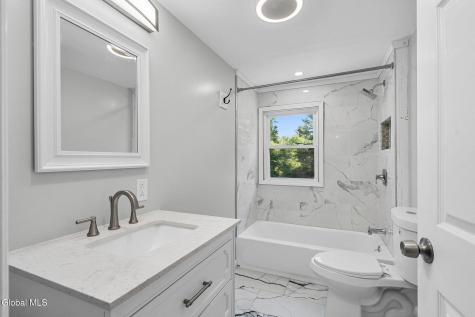 44 Onderdonk Road Schenectady NY 12302