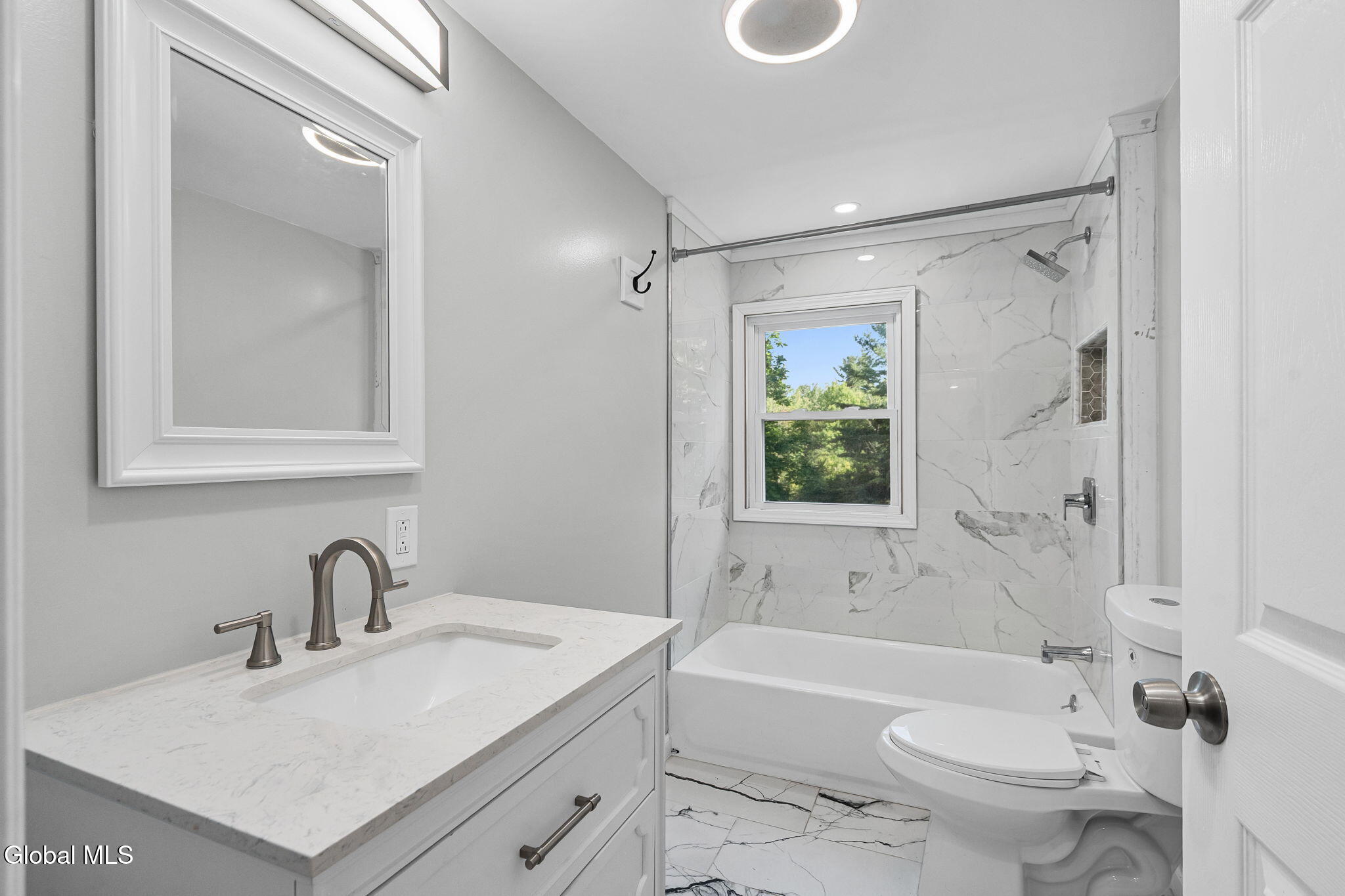 44 Onderdonk Road Schenectady NY 12302