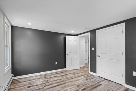 44 Onderdonk Road Schenectady NY 12302