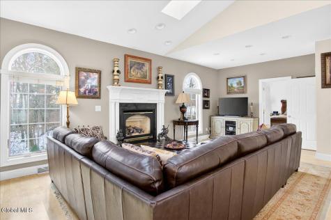 108 Woods Lane Colonie NY 12204